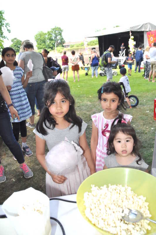 Wenn-Kinder-feiern-lacht-die-Sonne-COLLAGE-13-Kopie