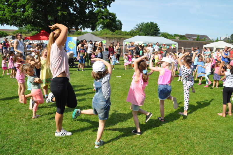 Wenn-Kinder-feiern-lacht-die-Sonne-COLLAGE-20-Kopie