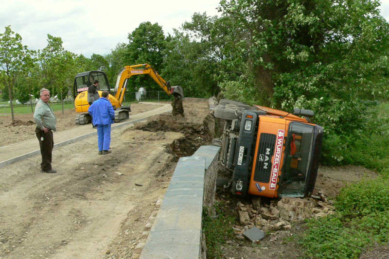 Auch das gab es: 2006 kam der Lkw aus der Spur. Foto: Archiv Manuela und Heinrich Horrig