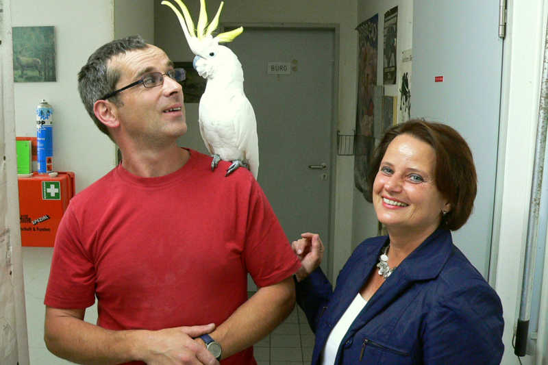 Zwei, die 2011 einen Vogel haben: Zooleiter Henry Fischer und Parkchefin Dr. Dorothee Esser-Link. Foto: Archiv Manuela und Heinrich Horrig