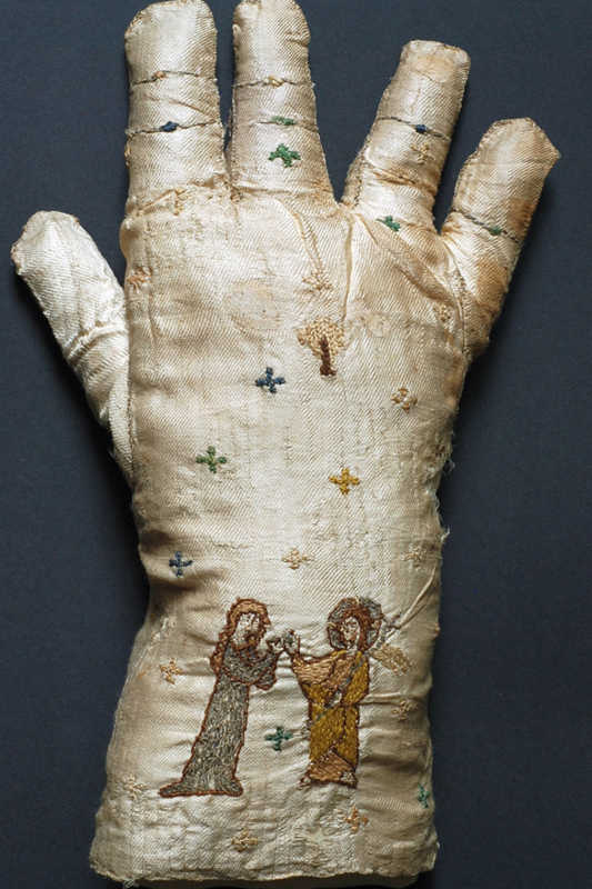 Seidenhandschuh aus dem Schrein der Christina von Stommeln Seidenhandschuh aus dem Schrein der Christina von Stommeln