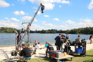 Zwar liegt der See mitten in Nordrhein-Westfalen und somit weit weg von Herzogenaurach und dem Frankenland, dennoch passt das Ambiente perfekt zur Handlung des Films über die Gebrüder Adolf und Rudolf Dassler, Gründer der beiden Weltkonzerne Adidas und Puma. Foto: Arne Schenk