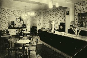 Theke des Eiscafé Panciera in Jülich im Jahre 1955 | Foto: Panciera