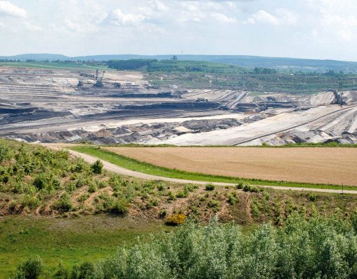 Blick ins Loch des Braunkohle Tagebau Inden