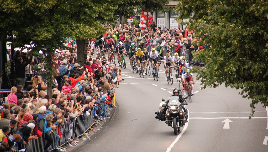 Hauptfeld der Tour de France in der Jülicher Innenstadt | Foto: Dorothée Schenk