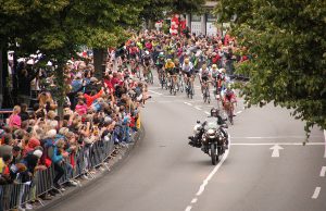 Hauptfeld der Tour de France in der Jülicher Innenstadt | Foto: Dorothée Schenk