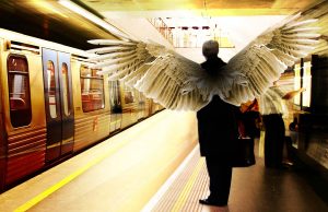 Ein Engel in der U-Bahn | Grafik: HZG