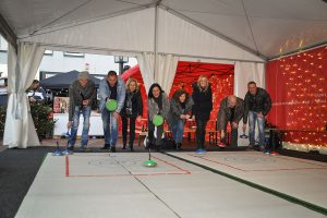 Eisstockbahn auf dem Jülicher Kirchplatz | Foto: Veranstalter