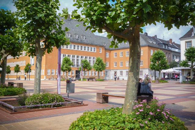 Denkmalgeschützt ist das alte Rathaus am Markt in Jülich. Jetzt wird es zum Verwaltungszentrum Nord umgebaut. Foto: Dorothée Schenk