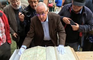 Präsident Alain Montferrand (Mitte) und Mitglieder der Association Vauban im Kanonenhof der Zitadelle Jülich. Foto: Museum Zitadelle Jülich 2017