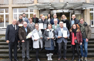 Landrat Wolfgang Spelthahn gratulierte den sieben Eifel-Award-Gewinnern aus dem Kreis Düren zu ihrer Auszeichnung und würdigte ihr unternehmerisches Engagement, von dem die Region profitiert. Foto: Josef Kreutzer