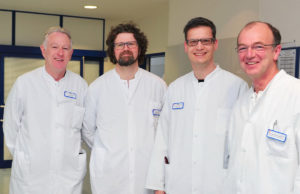 v.l.: Dr. med. Rudolf Jegen (Chefarzt der Anästhesie), Facharzt Christian Dreyer, Oberarzt Marcus Flucht und Dr. med. Klaus Hindrichs (Ärztlicher Direktor und Chefarzt der Chirurgie) | Foto: K. Erdem