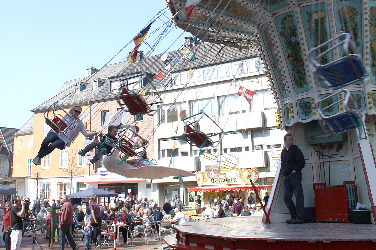 Wenn Kirmes in der Innenstadt ist, hat der Frühling begonnen. Foto: Paul Wirtz