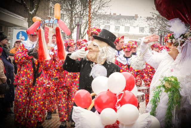 Zweimal über die Köllestroß! Der Zoch kütt. Foto: Dorothée Schenk