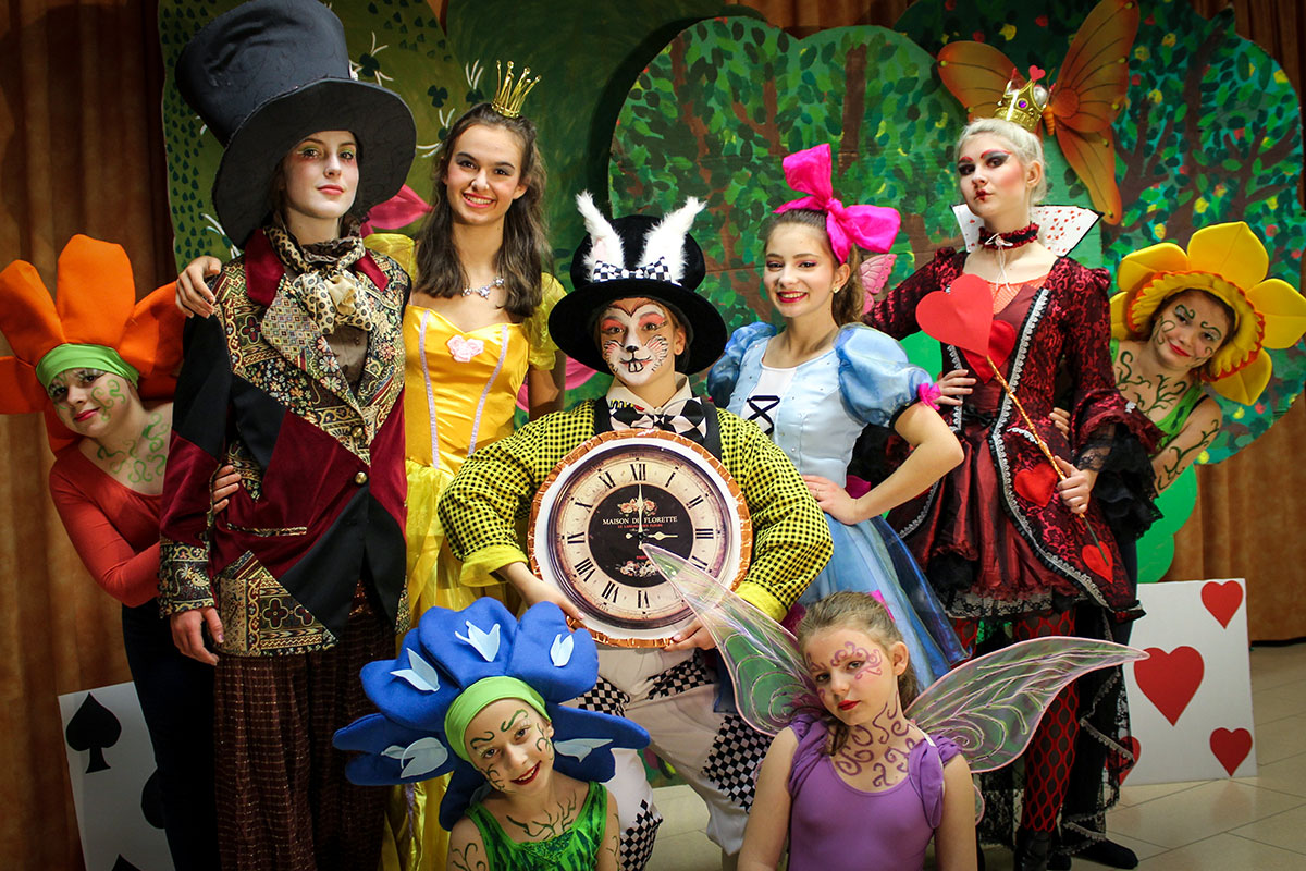 "Alice im Wunderland" können große und kleine Theaterfreunde am ersten März-Wochenende im Schulzentrum erleben. Foto: Veranstalter