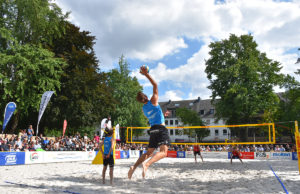 Schon 2017 wurde der DKB Beach Cup im Herzen der Herzogstadt ausgetragen. Im August gibt es eine Neuauflage. Foto: Archiv/ Kreis Düren