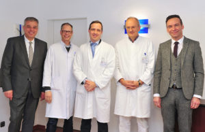 v.l.: Dipl.-Kfm. Bernd Koch (ctw-Geschäftsführer), Dr. med. Bodo Müller (Ärztlicher Direktor St. Marien-Hospital), Dr. med. Axel Sauerwald, Prof. Dr. med. Gerd Crombach und RA Stephan Prinz (ctw-Geschäftsführer). Foto: Kaya Erdem