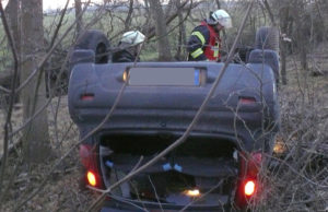 Auf dem Dach landete ein Autofahrer bei Selgersdorf. Foto: Polizei