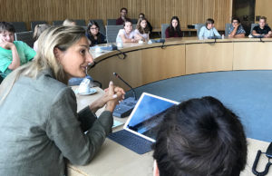 Patricia Peill setzt sich als Landtagsabgeordnete für den intensiven Austausch mit Jugendlichen ein. Darum engagiert sie sich im Projekt Jugend-Landtag. Foto: Ariane Schenk