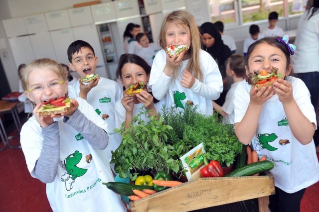 Mit einer Aktion sollen Kinder der KGS Jülich Appetit auf gesunde Pausenbrote bekommen. Foto: P.U.N.K.T.