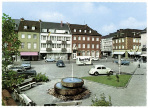 Kirchplatz um 1965 | Foto: HERZOG