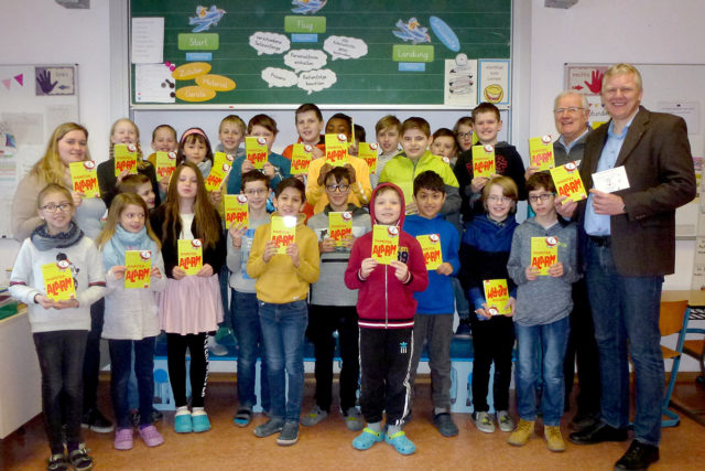 Buchübergabe an die G10 der Promenadenschule. Foto: Günther Hamacher