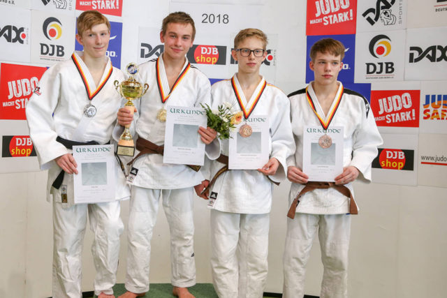 Silas Dell (l) vom Jülicher Judoclub (JJC) ist deutscher Vizemeister. Foto: Verein