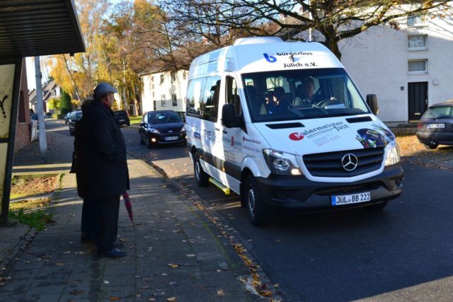 Die Zahl der Fahrgäste im Bürgerbus nimmt zu, jetzt werden Fahrer gesucht. Foto: Stadt Jülich
