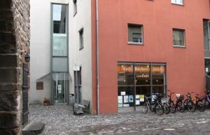 Moderate Anpassung Die Stadtbücherei in Jülich hat dienstags mittwochs, freitags und samstags geöffnet.