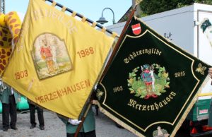 Die Fahnen der Schützengilde Merzenhausen. Foto: Verein