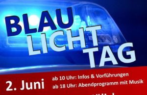 Die Feuerwehr, die Polizei, der THW und andere Rettungsdienste präsentieren sich zum Jülicher Blaulichttag auf dem Schlossplatz
