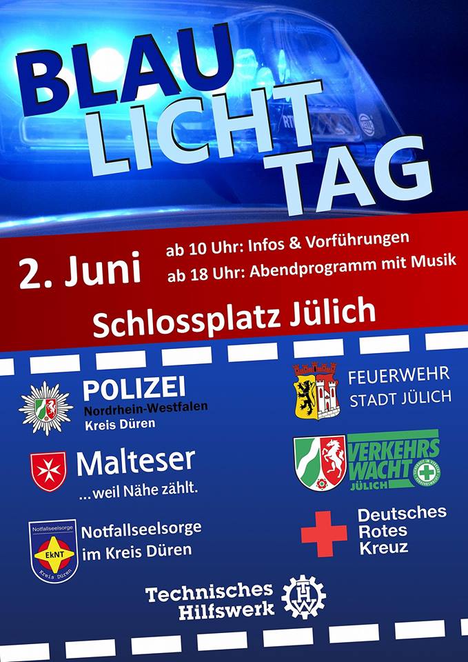 Die Feuerwehr, die Polizei, der THW und andere Rettungsdienste präsentieren sich zum Jülicher Blaulichttag auf dem Schlossplatz