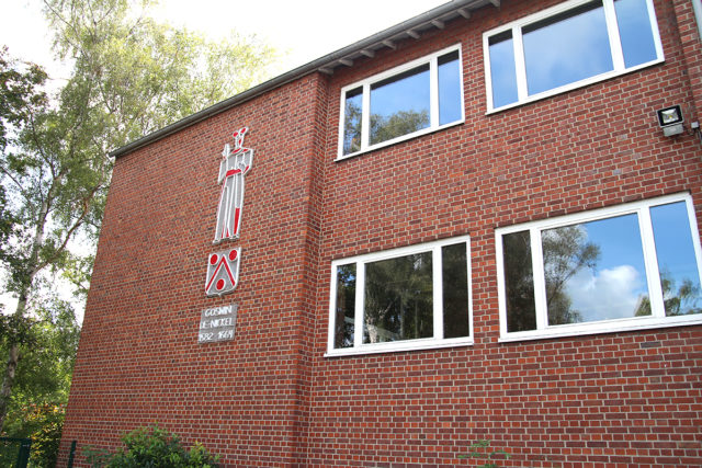 Die Koslarer Grundschule (GGS Jülich-West) mit dem Ortspatron Goswin de Nickel wurde 1955 erbaut. Foto: Dorothée Schenk