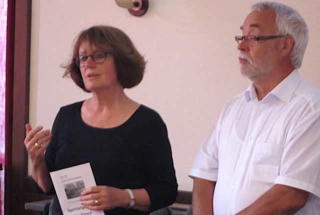 Seniorenbeirats-Vorsitzende Ruth Tavernier-Schwab hatte Fachreferenten Karl Birkel eingeladen. Foto: Seniorenbeirat