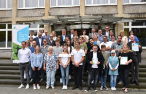 Dreimal BerufswahlSIEGEL im Kreis Düren Die Anne-Frank- und die Heinrich-Böll-Gesamtschule sowie die Bürgewald-Förderschule sind im Kreishaus Düren wegen ihrer vorbildlichen Berufsorientierungsangebote mit dem BerufswahlSIEGEL ausgezeichnet worden – als erste Schulen im Kreisgebiet. Foto: Kreis Düren