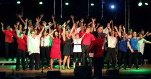 Der Chor TonArt beim Auftritt im Sommer 2017 Foto: Guido Kehmer