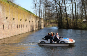 Jungfernfahrt mit den "Käfer-Tretbooten" war erst Anfang. Jetzt versuchten Diebe das Boot zu stehlen. Foto: tee