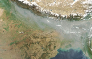 Eine riesige Schmutzwolke über Südasien: die Atmospheric Brown Cloud entsteht jedes Jahr während der Wintermonate durch die Verbrennung von Biomasse und fossilen Brennstoffen. Copyright: NASA