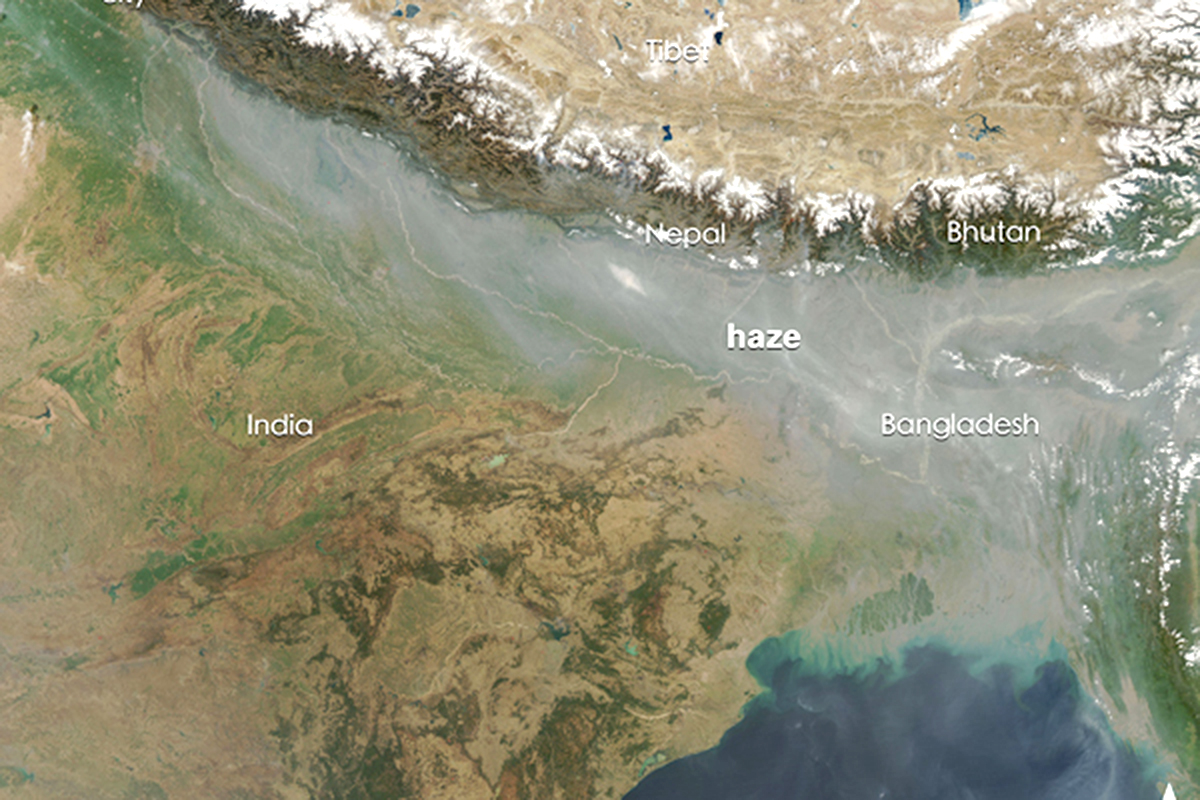 Eine riesige Schmutzwolke über Südasien: die Atmospheric Brown Cloud entsteht jedes Jahr während der Wintermonate durch die Verbrennung von Biomasse und fossilen Brennstoffen. Copyright: NASA