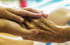 Die Hospizbewegung bietet einen neuen Vorbereitsungskurs für Sterbebegleiter an. Foto: pixabay
