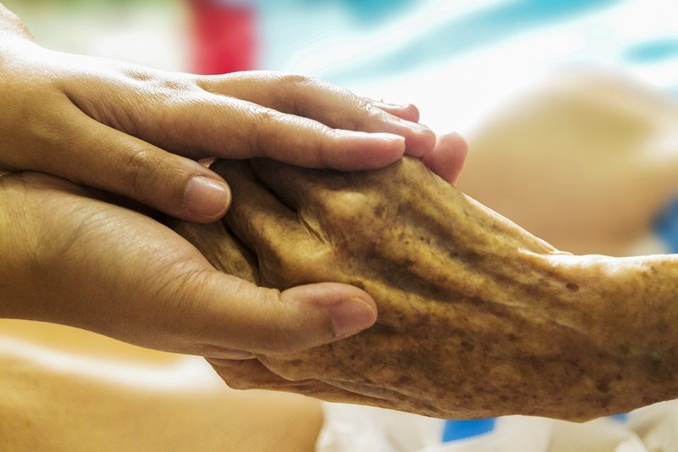 Die Hospizbewegung bietet einen neuen Vorbereitsungskurs für Sterbebegleiter an. Foto: pixabay