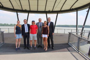 Astrid Stienen, Michael Eyll-Vetter (RWE Power AG, Leiter Sparte Tagebauentwicklung), Fabian Rahn, Landrat Wolfgang Spelthahn, Mareen Hufe und Jens Bröker (Geschäftsführer der Entwicklungsgesellschaft indeland GmbH). Foto: Veranstalter