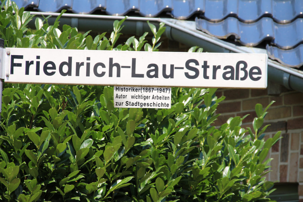 Im Neubaugebiet hinter den Nordpoldern findet sich die Friedrich-Lau-Straße. Foto: Dorothée Schenk