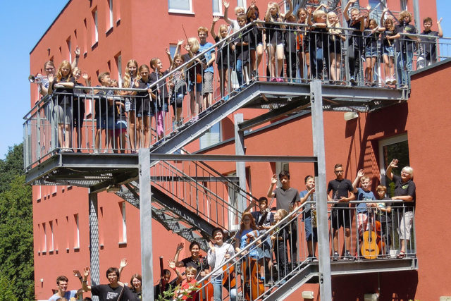 Nach dem musikalischen Wochenende: Das Koslarer Schulorchester verabschiedet sich in die Sommerpause. Foto: Arne Spangenberg