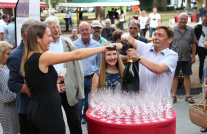 Das Weinfest ist eröffnet! Fotos: Arne Schenk