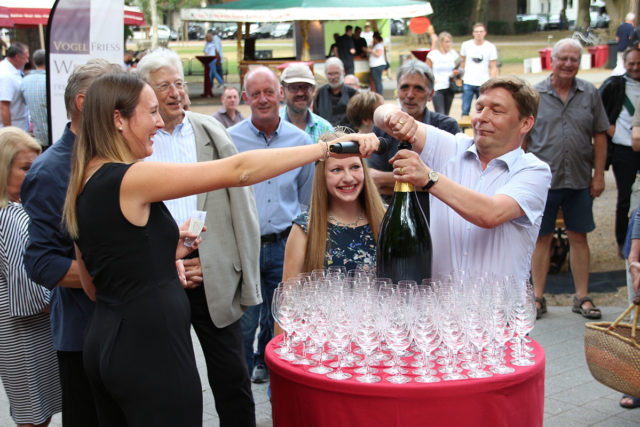 Das Weinfest ist eröffnet! Fotos: Arne Schenk