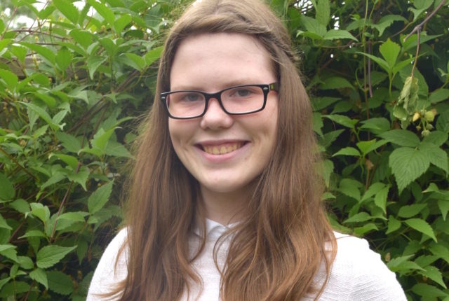 Juliana Klocke (15) aus Jülich, Gewinnerin des CBM-Sonderpreises der im Rahmen des Landeswettbewerbs Nordrhein-Westfalen der Stiftung „Jugend forscht“ in der Kategorie 