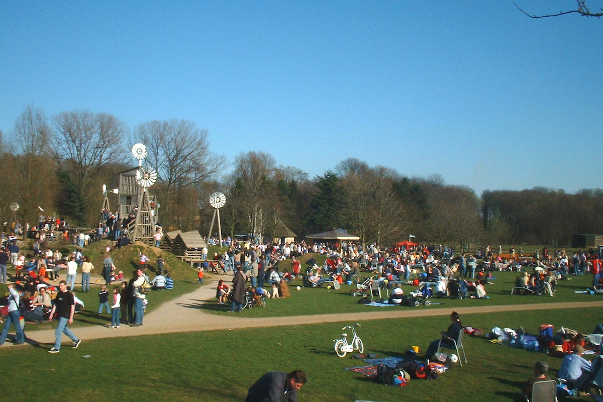 Der Spielplatz "Kind und Kegel" ist ein Anziehungspunkt des Brückenkopf-Parks. Foto: Archiv/SuS