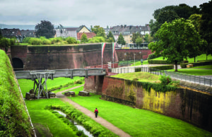 Festung Zitadelle von Südwesten Blick in den Wallgraben und auf die Bastion Wilhelmus. Foto Museum Zitadelle