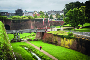 Festung Zitadelle von Südwesten Blick in den Wallgraben und auf die Bastion Wilhelmus. Foto Museum Zitadelle